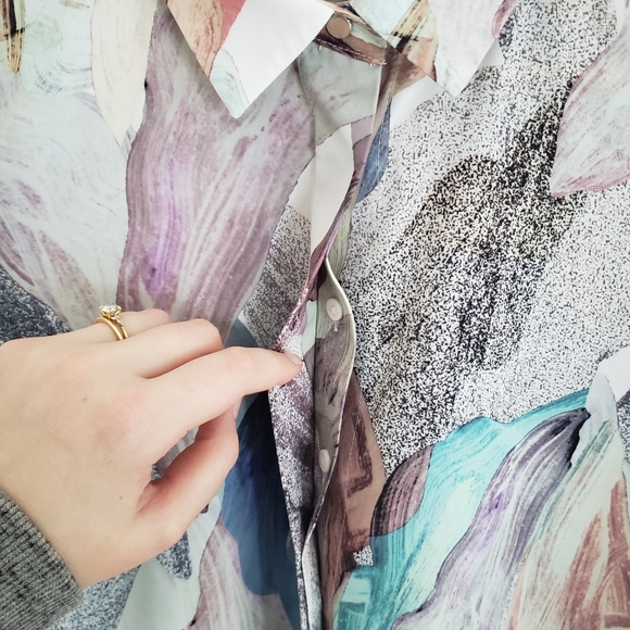 H&M paint stroke printed blouse size 6 navy/grey/tan - Picture 7 of 8